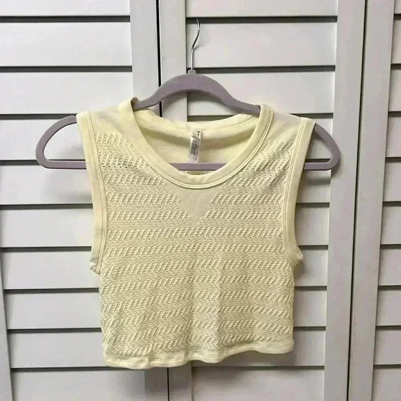 Free People Movement Mesh Crop Tank Cream Size M/L NWOT - Picture 1 of 6